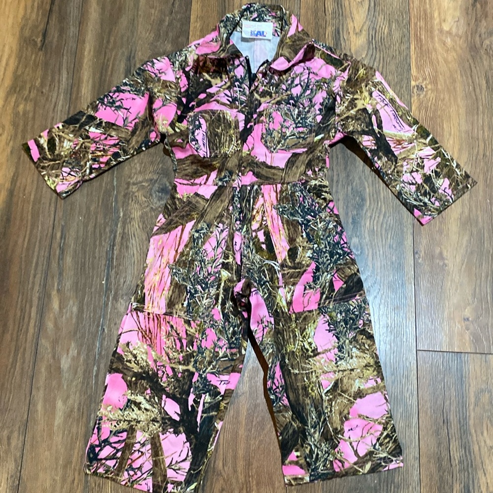 NWOT Adorable little coveralls, size 2 toddler
